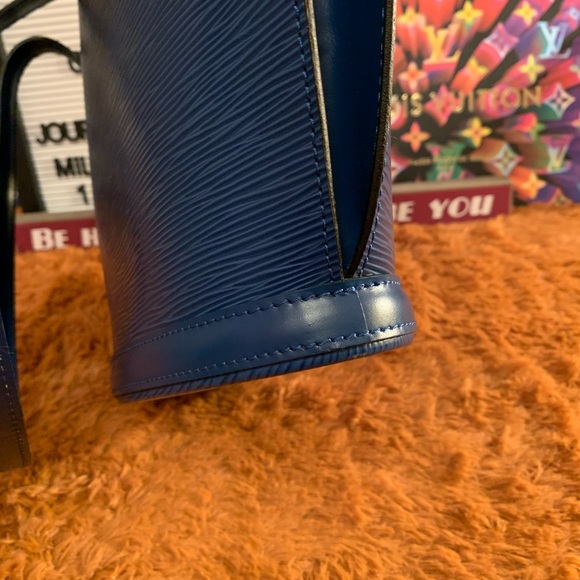 💯 Authentic LV Blue Epi Saint Jacques long strap - Picture 11 of 16